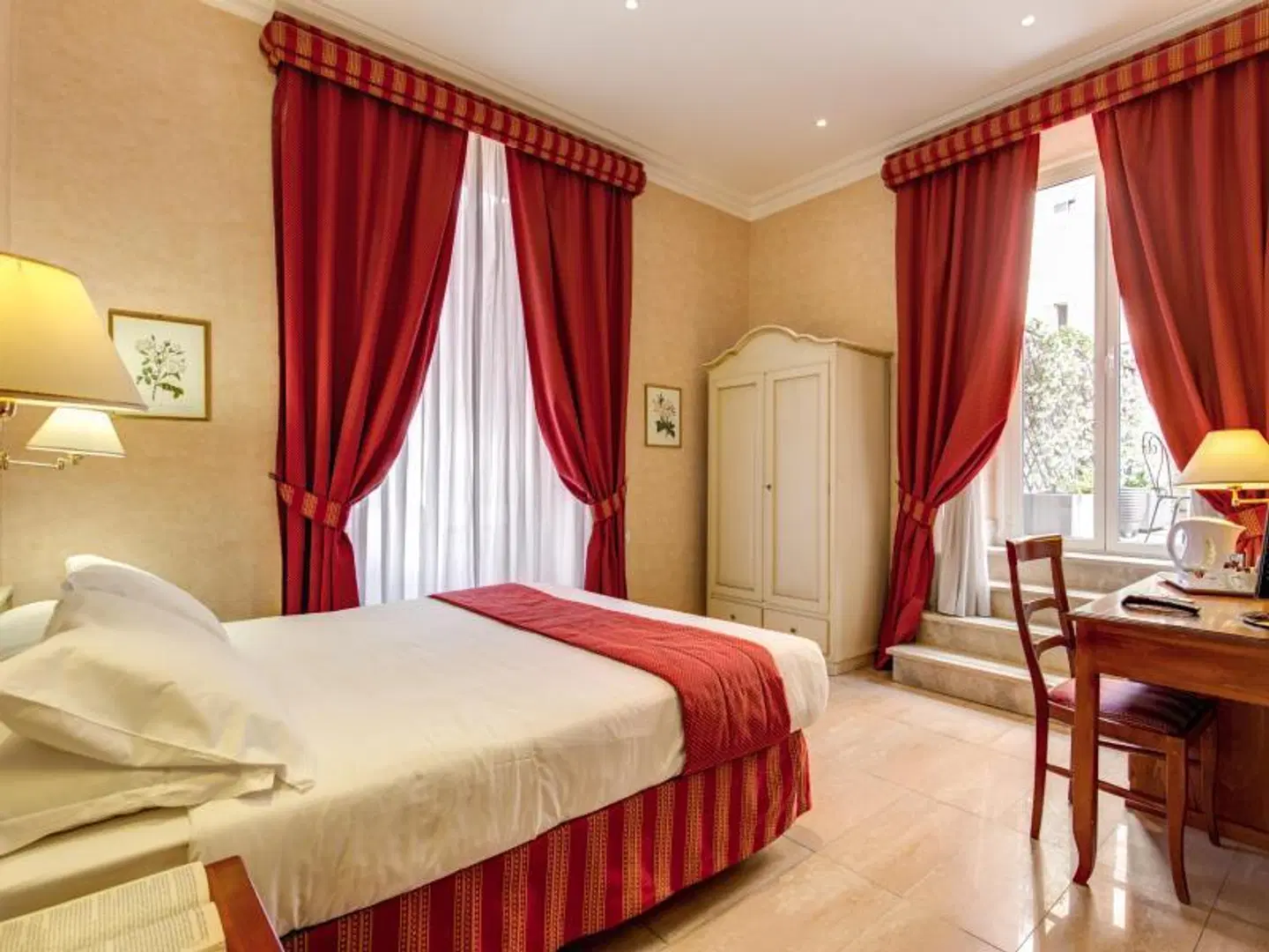 Ecce Roma Suites ROOM_EXAMPLE