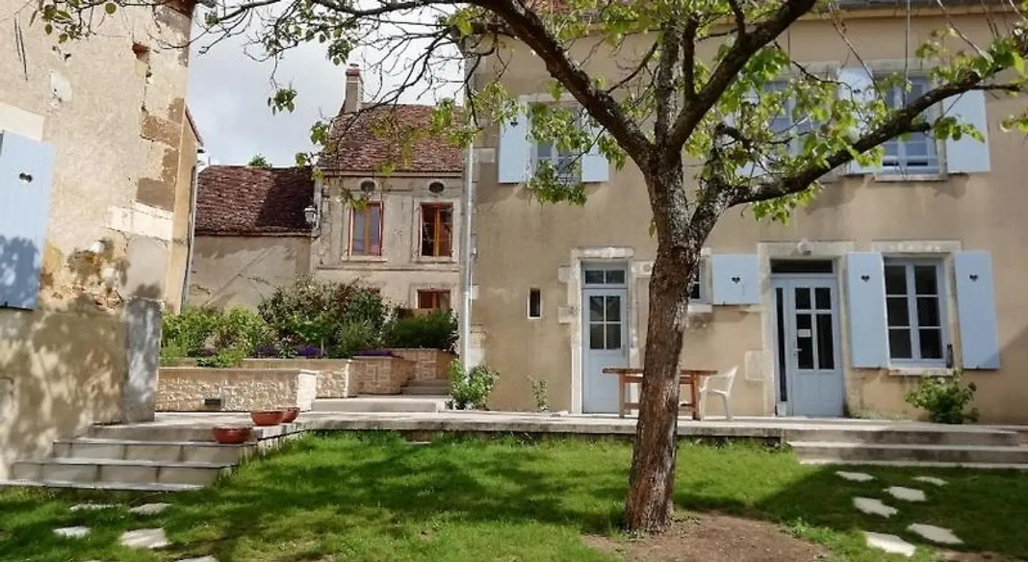 L'auberge de Treigny EXTERIOR