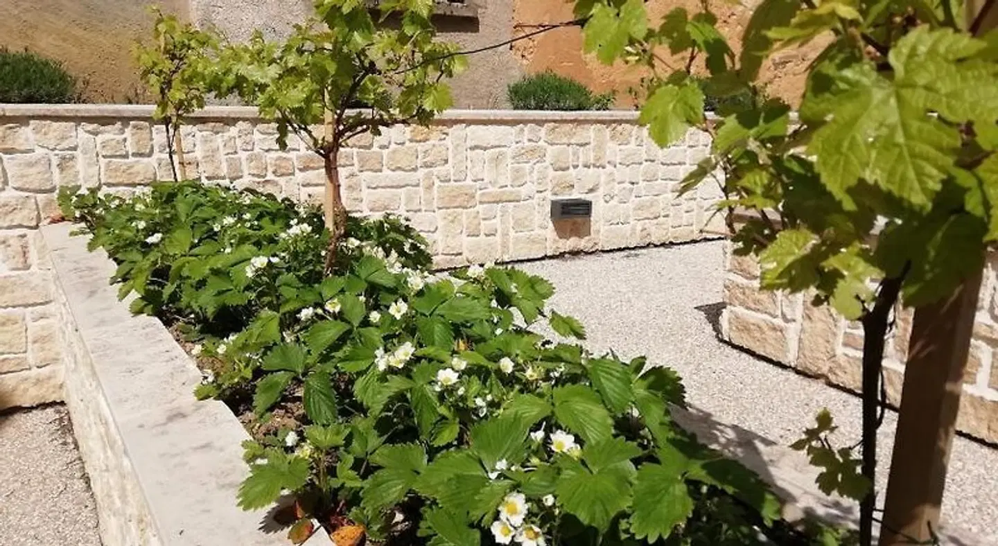 L'auberge de Treigny LANDSCAPE