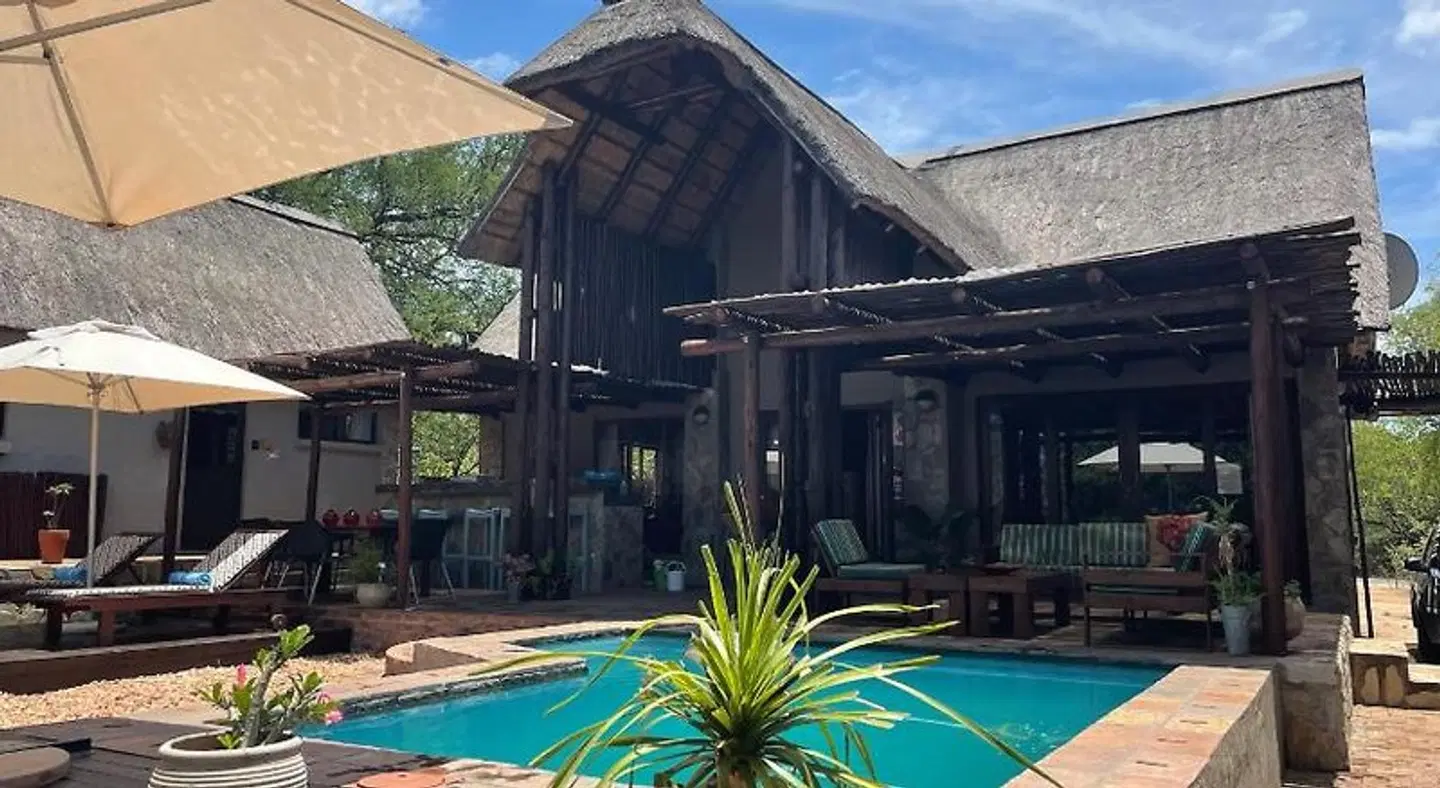 Ujabule Lodge OUTDOOR_POOL