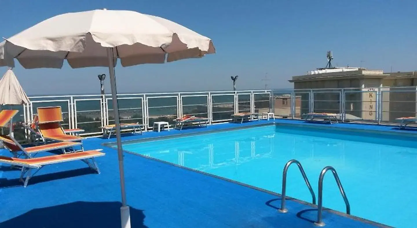 Hotel Krone OUTDOOR_POOL