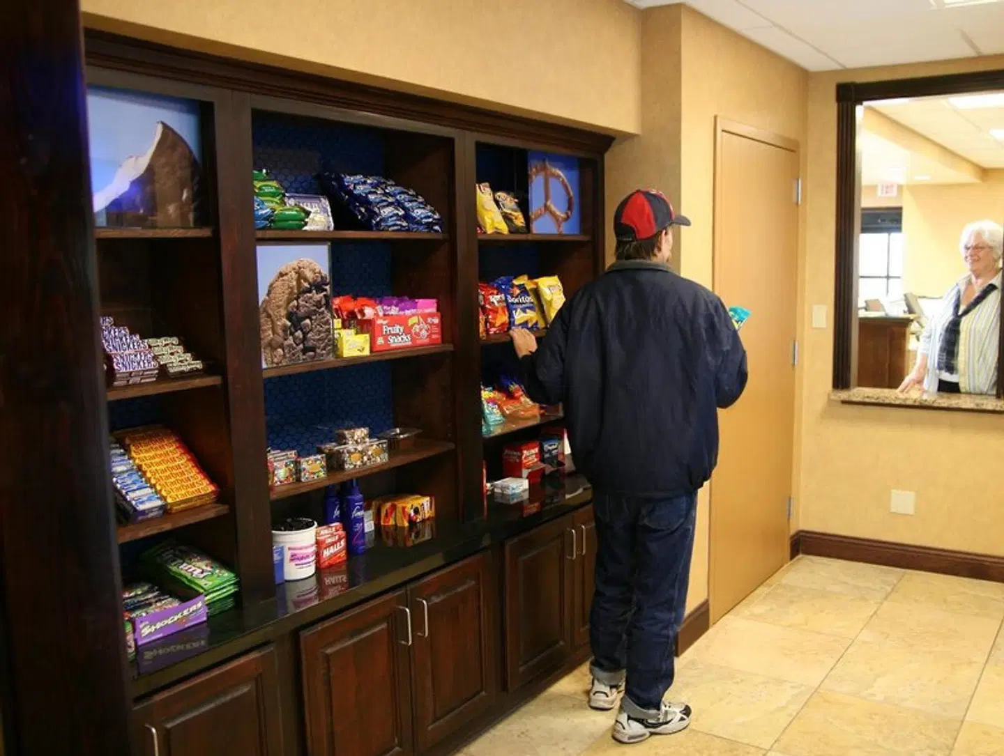 Hampton Inn & Suites Fredericksburg Bar