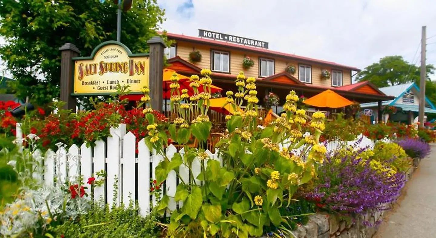 Salt Spring Inn Ltd EXTERIOR