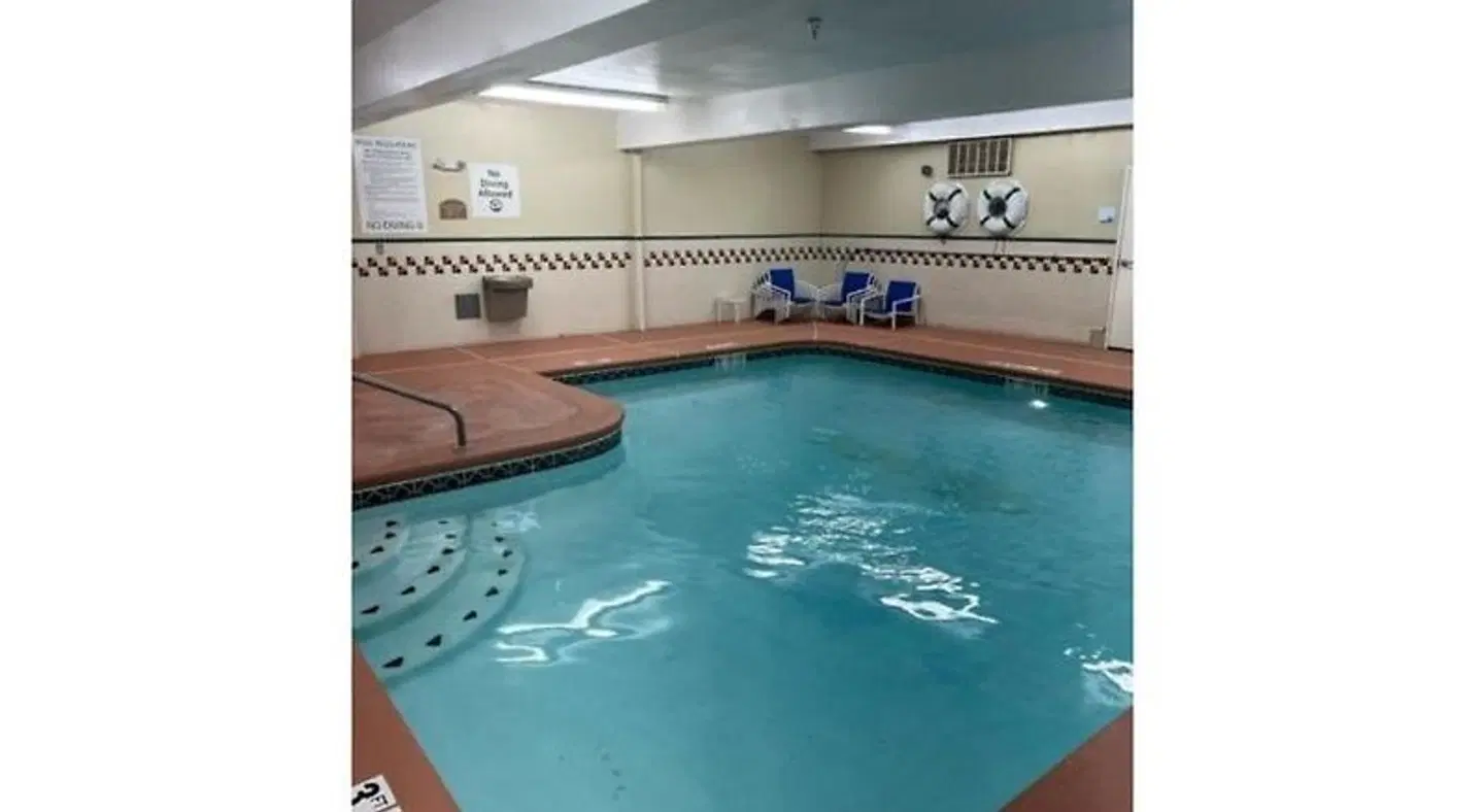 Wyndham Garden Anchorage Airport Hallenbad