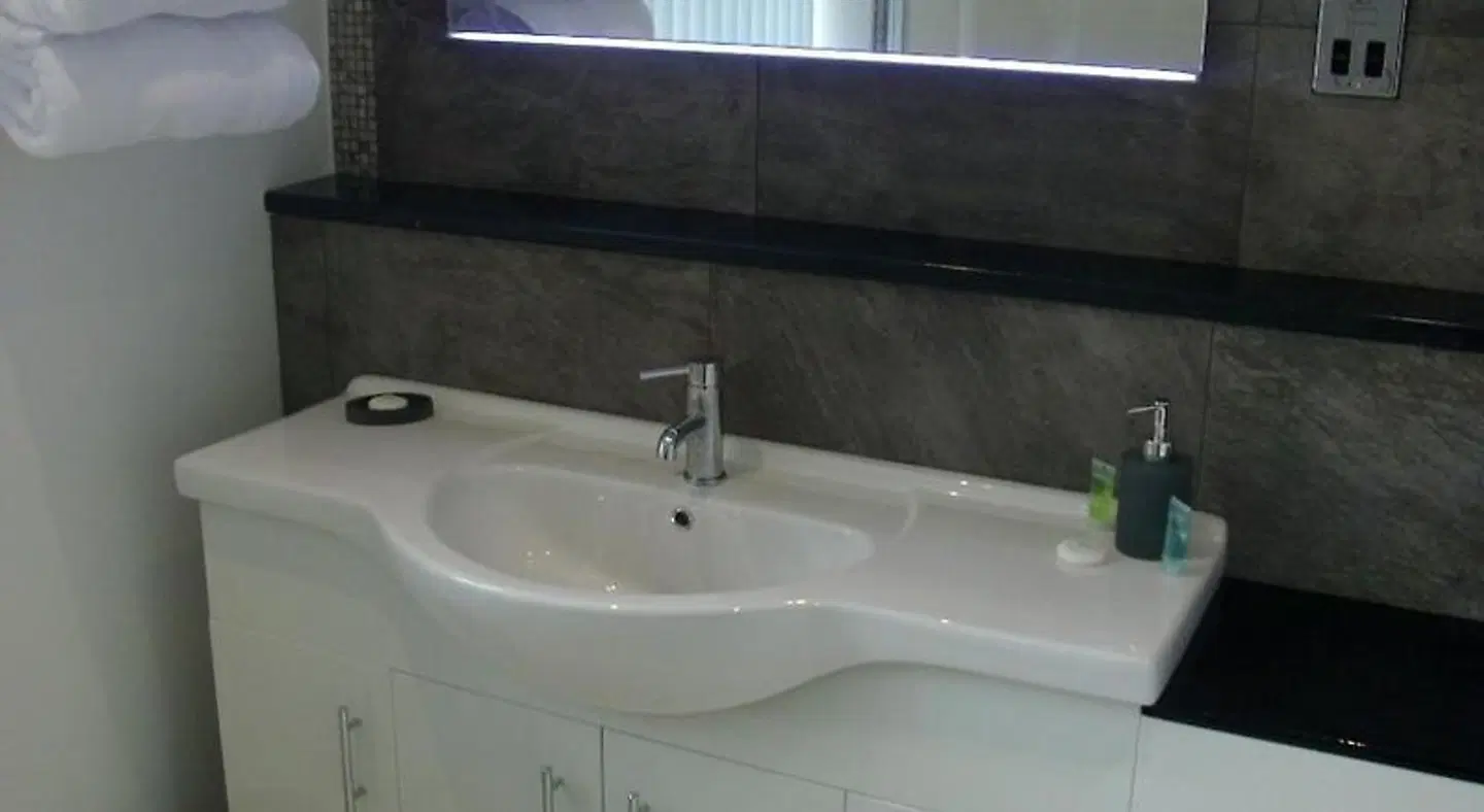Lockinbar Holiday Apartment Badezimmer