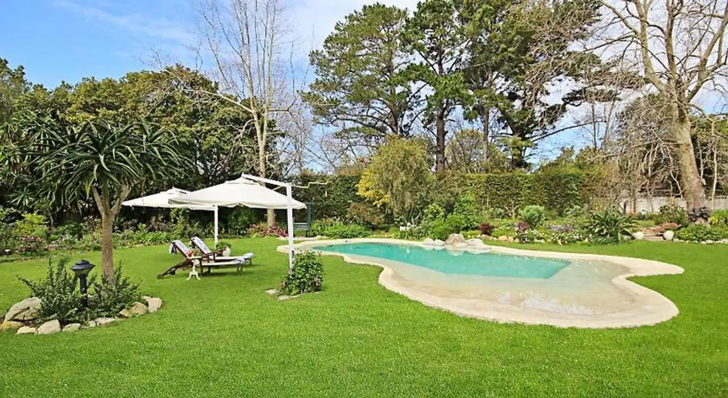 Beluga Guesthouse OUTDOOR_POOL