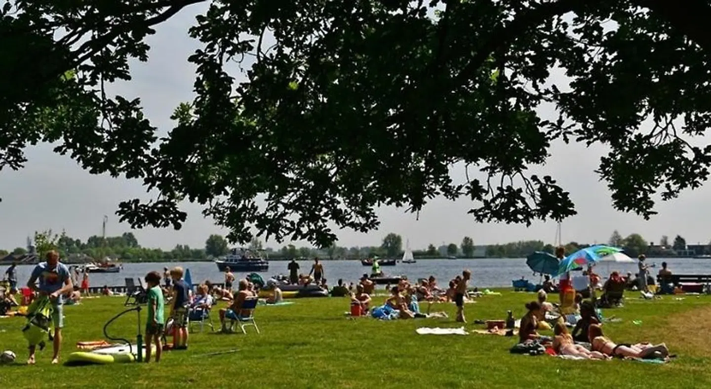 Slapen bij de Buurvrouw SPORTS_AND_LEISURE