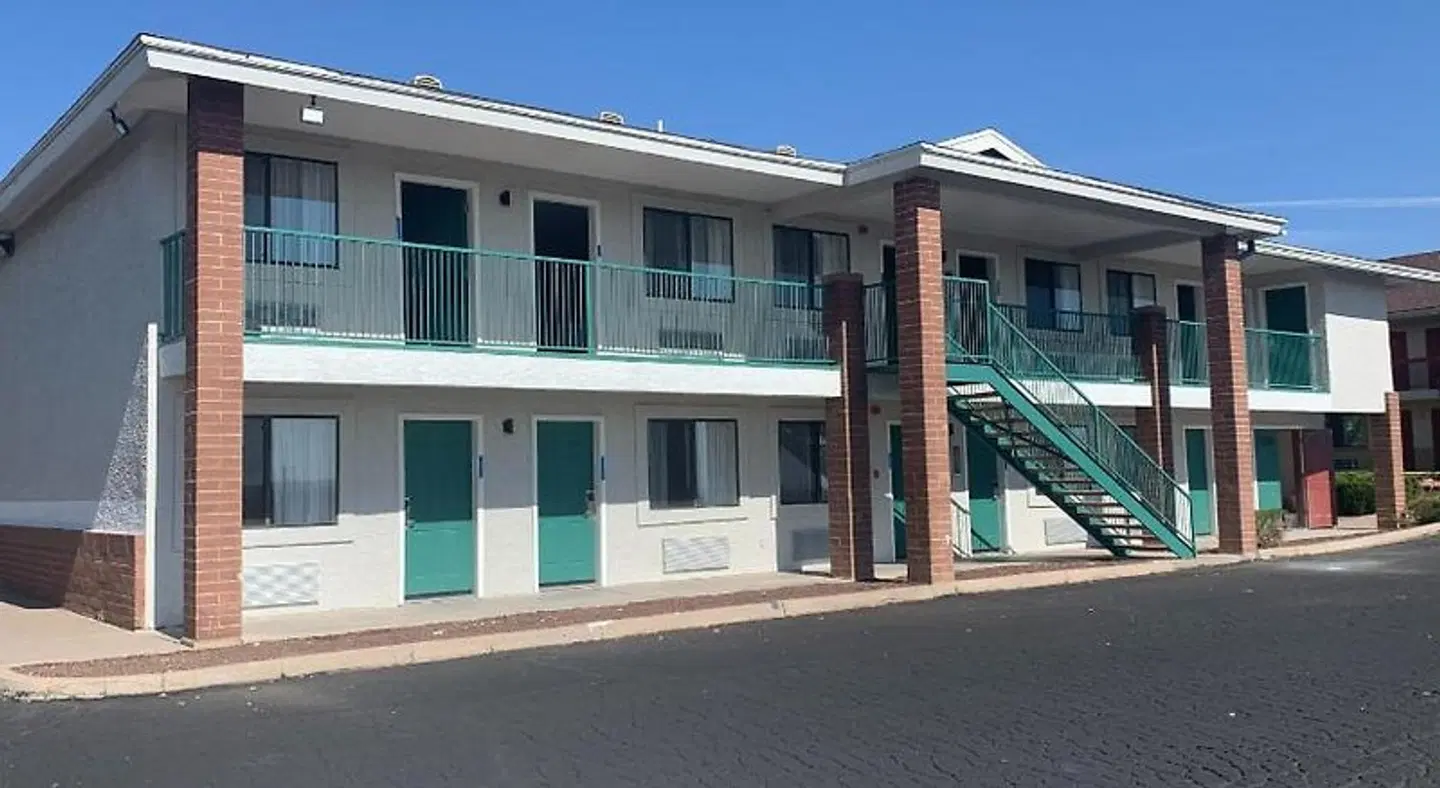 GreenTree Inn of Holbrook EXTERIOR