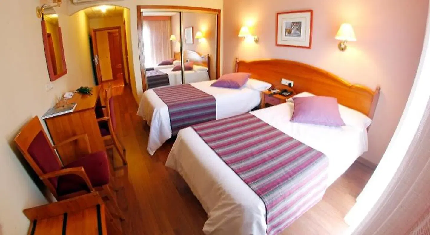 Maria de Luna ROOM_EXAMPLE