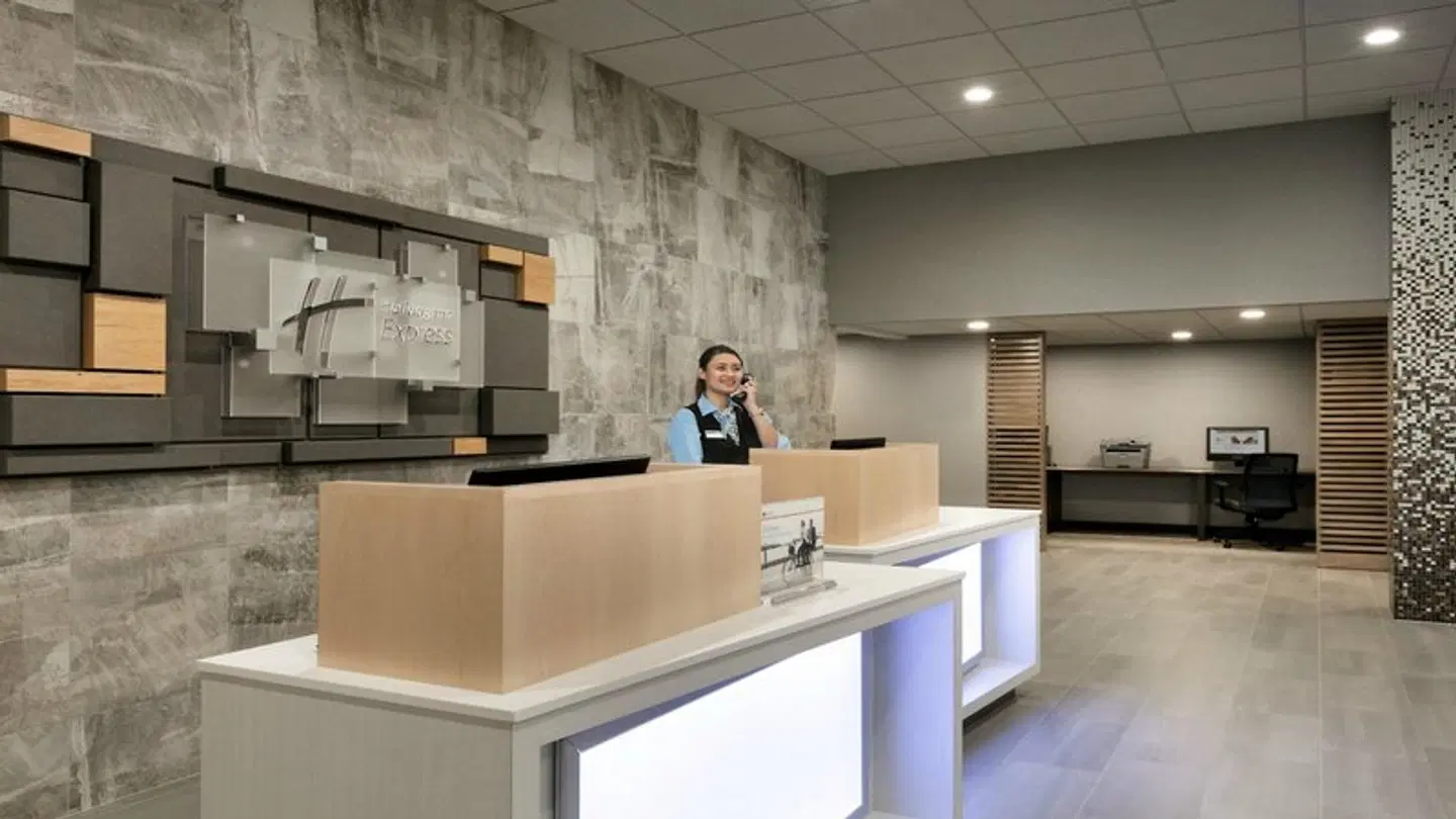 Holiday Inn Express Williamsbrg Busch Gardens Area by IHG LOUNGE_LOBBY