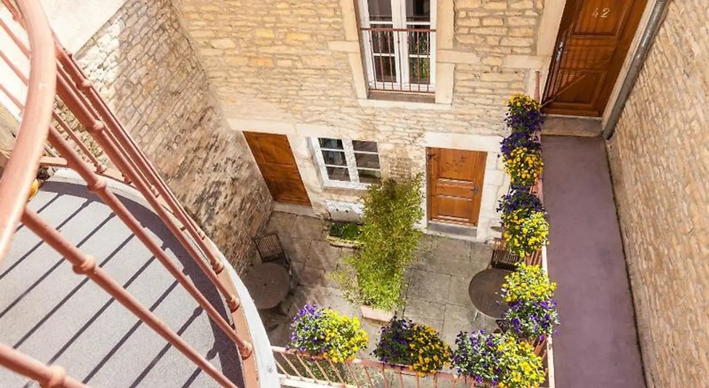 De La Cloche EXTERIOR