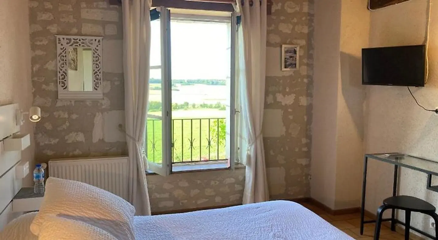 Logis Auberge de Crissay ROOM_EXAMPLE