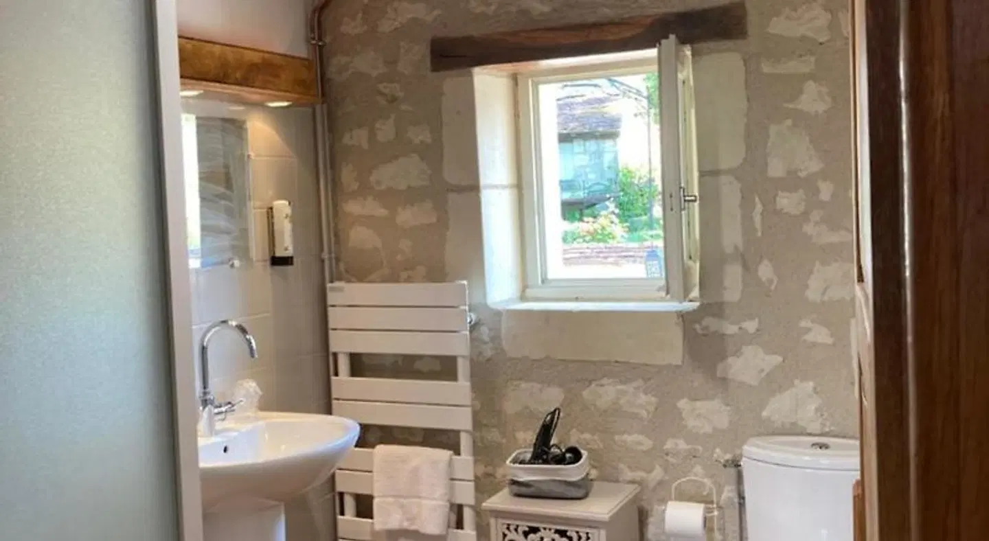 Logis Auberge de Crissay Badezimmer