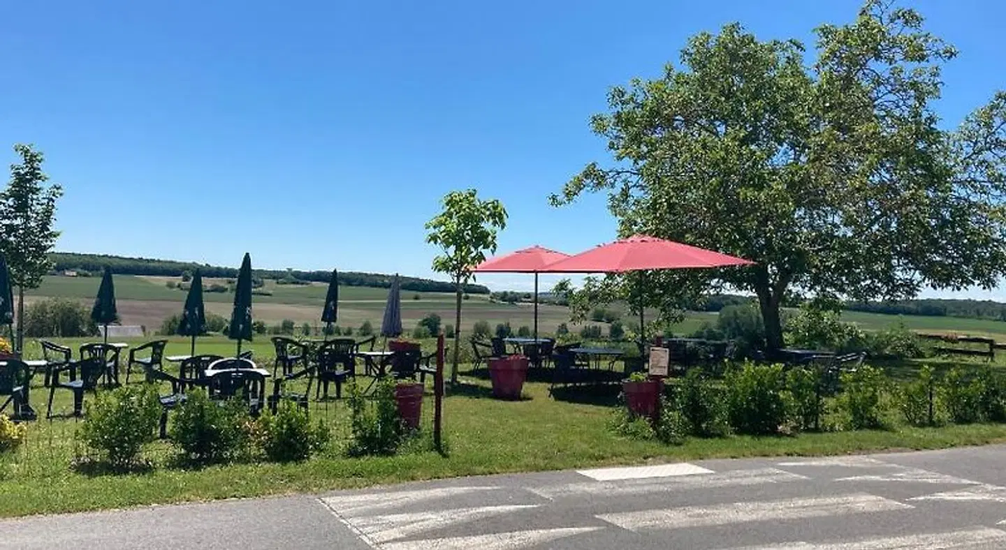 Logis Auberge de Crissay Garten