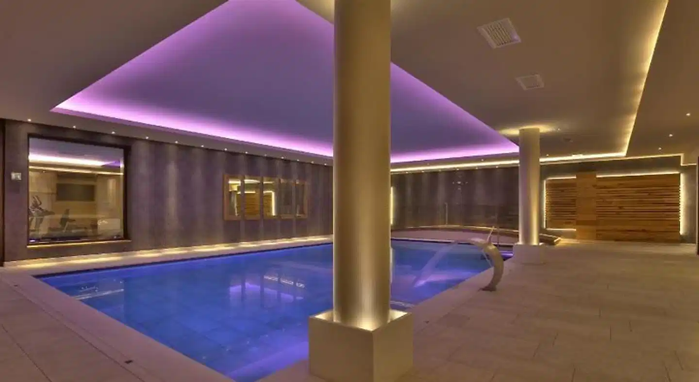 Aaritz Hallenbad