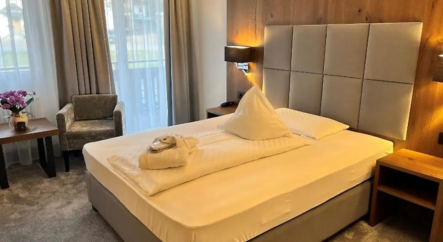 Aaritz ROOM_EXAMPLE