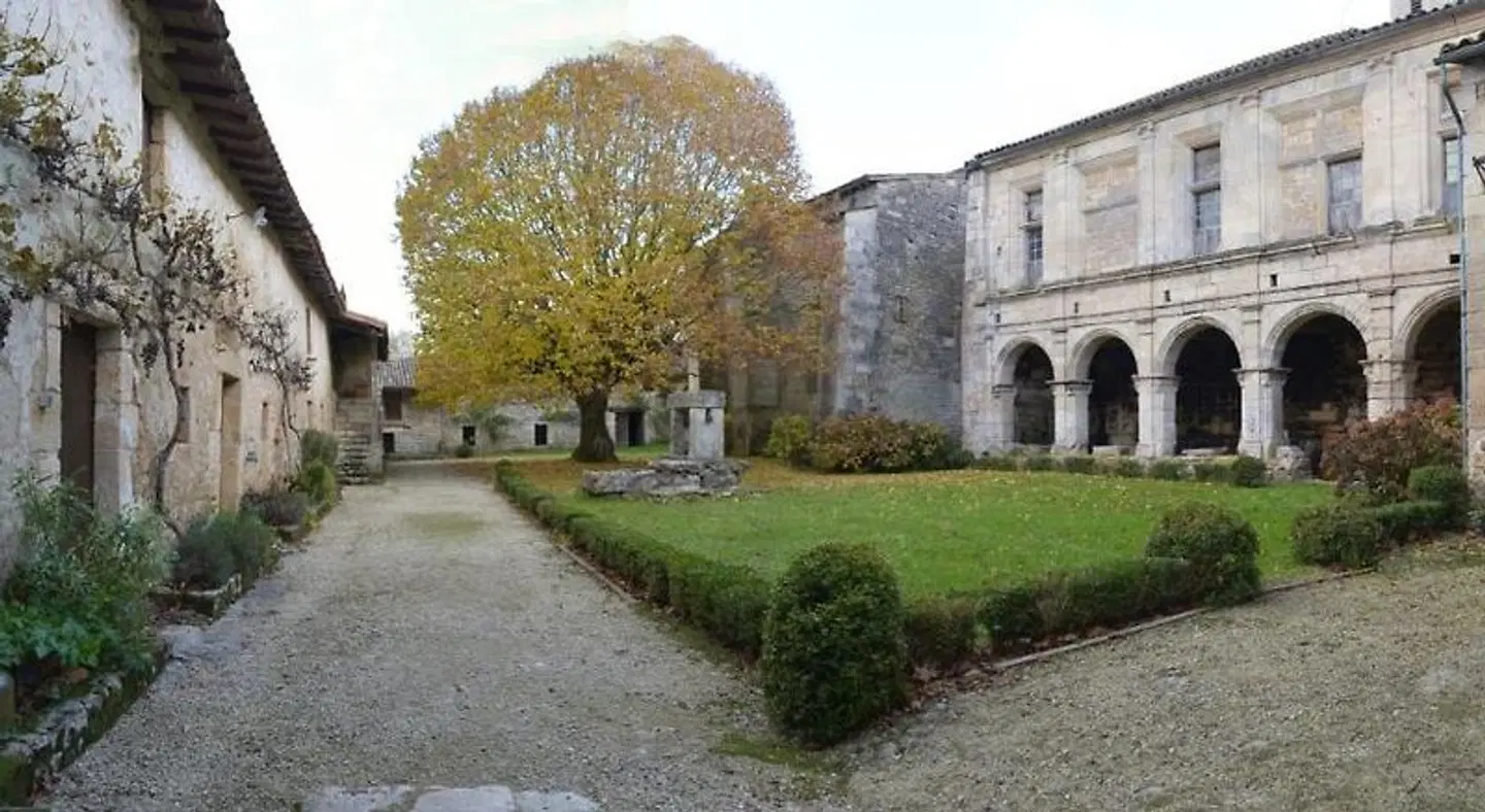 Association Le prieuré Saint Barthélémy Garten