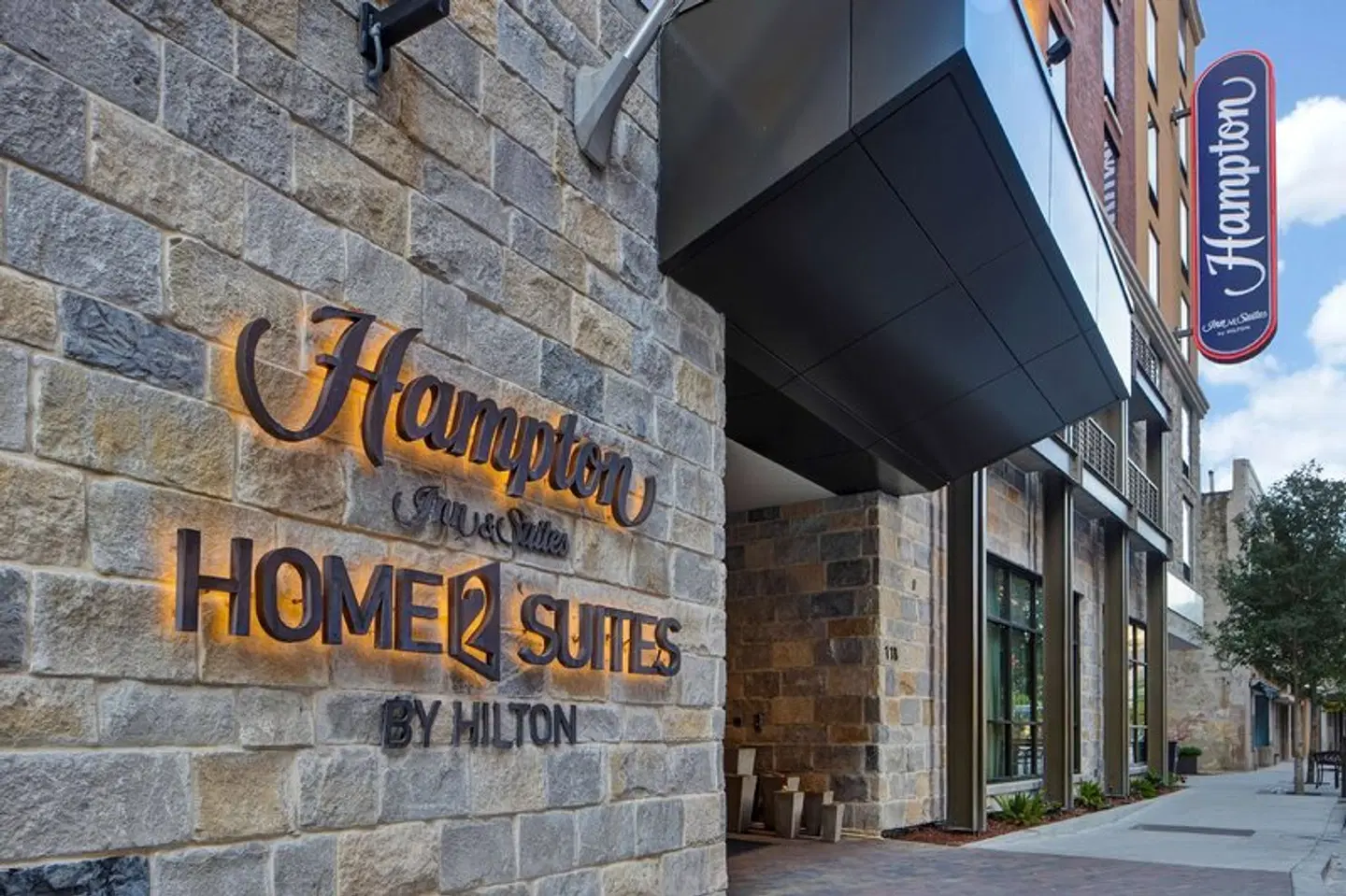 Hampton Inn & Suites San Antonio Riverwalk EXTERIOR