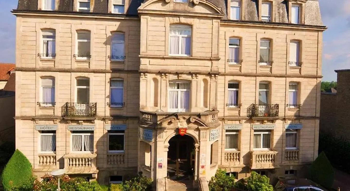 Nouvel Hotel EXTERIOR
