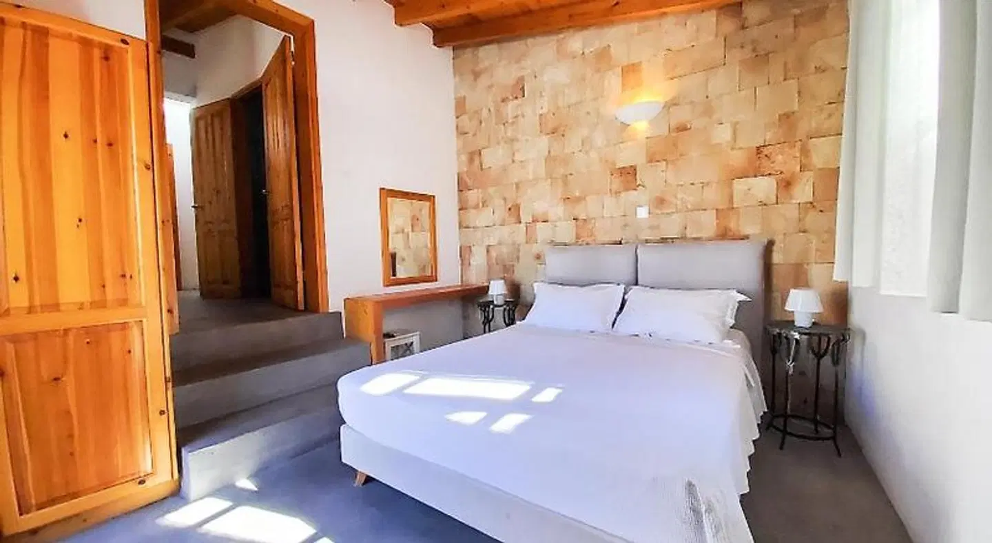 St. George Studios ROOM_EXAMPLE