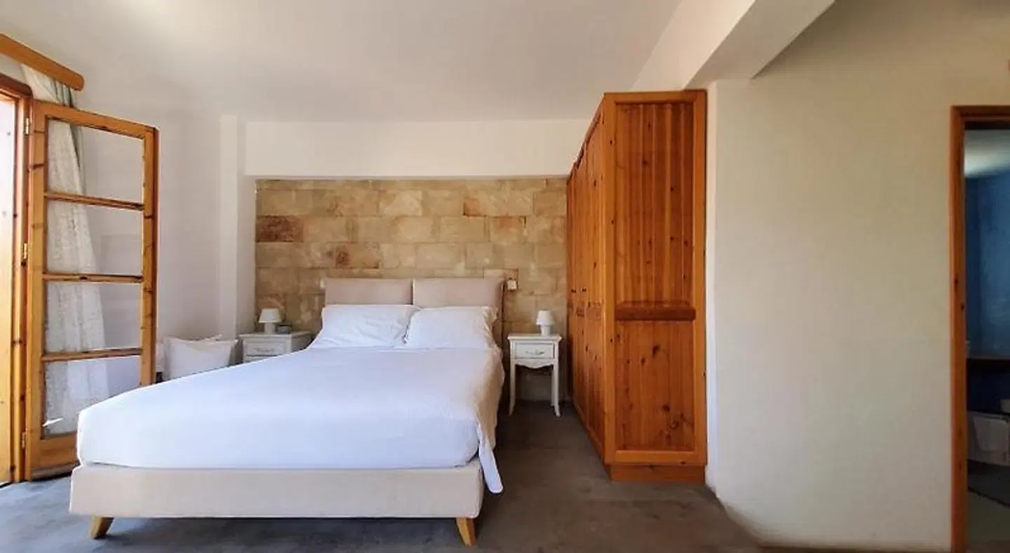 St. George Studios ROOM_EXAMPLE