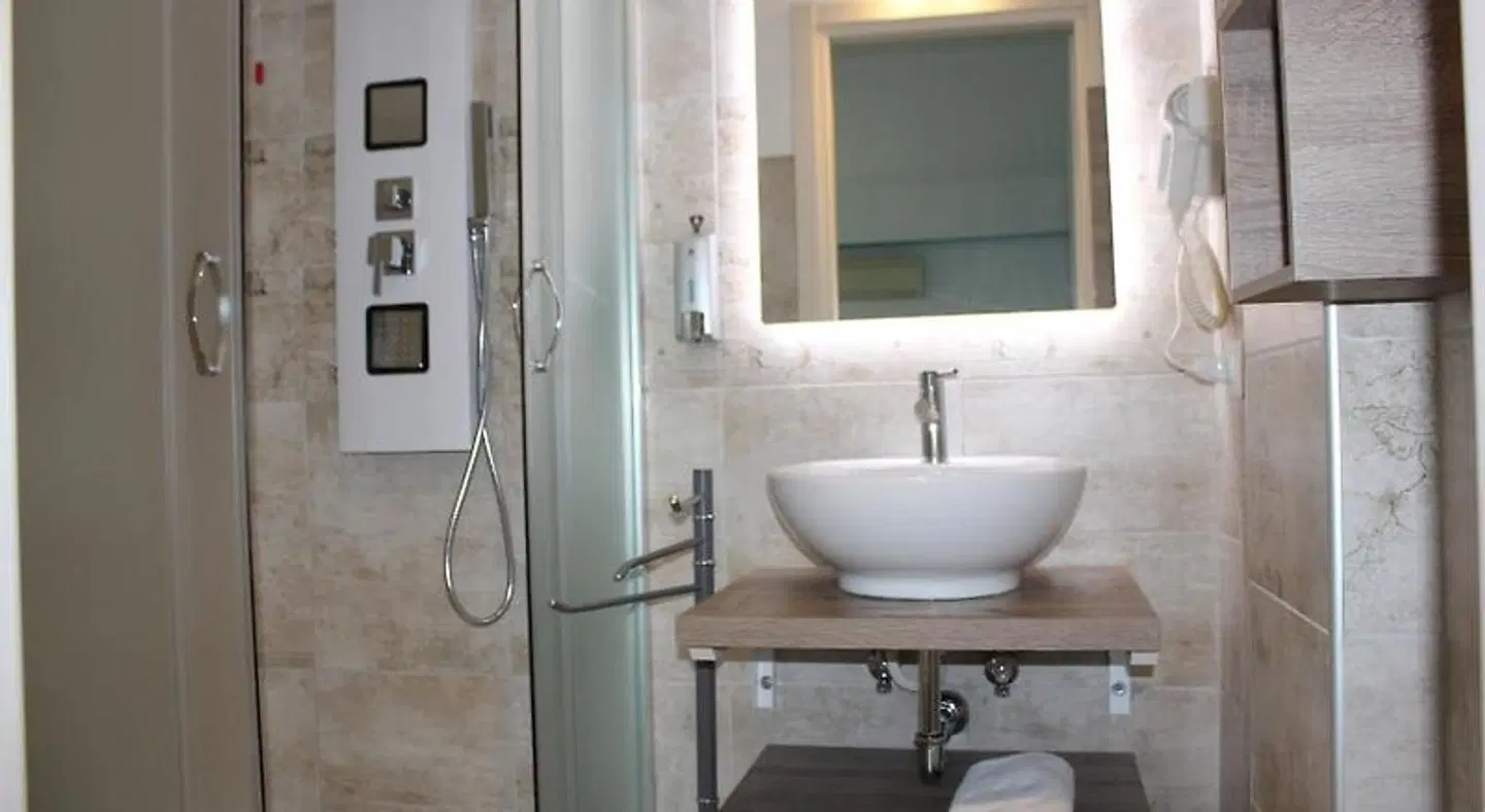Roman Sunrise Rooms Badezimmer