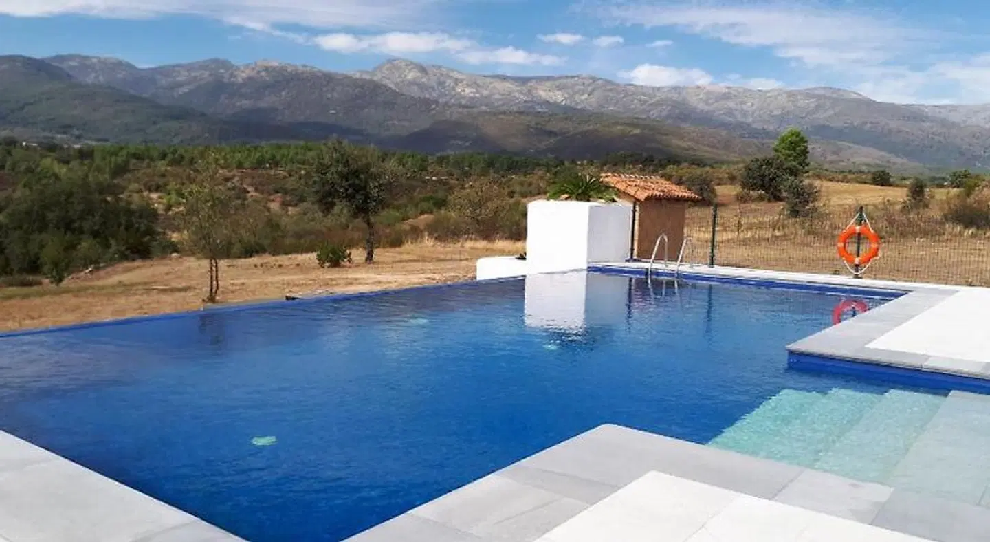 Sakura Vera OUTDOOR_POOL