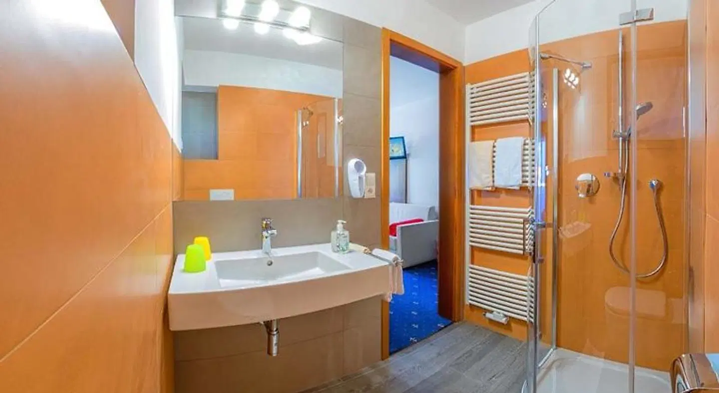 Garni - Hotel Rinner Julia Badezimmer