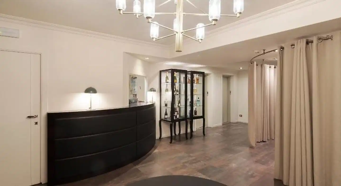 H Regas Adults Only Lobby