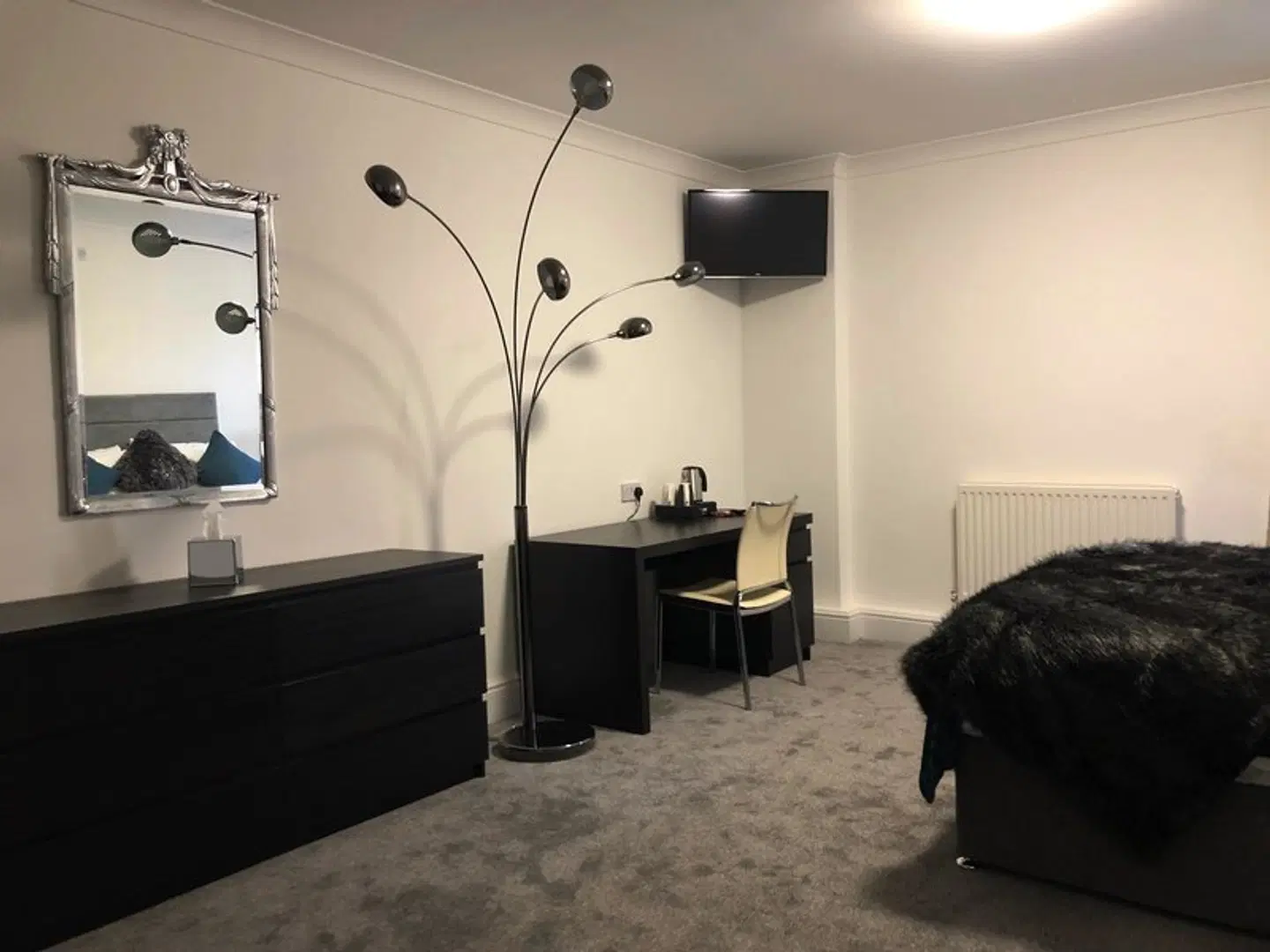 Black Horse ROOM_EXAMPLE