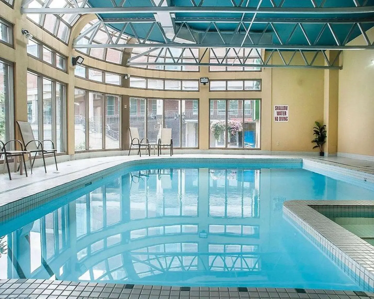 Quality Hotel Fallsview Cascade Hallenbad
