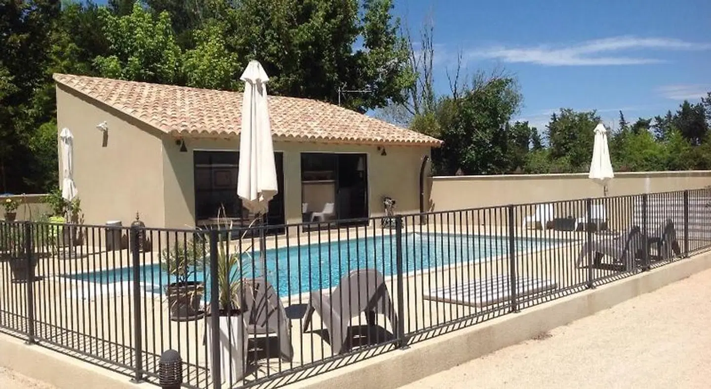 Des Roulottes en Provence OUTDOOR_POOL
