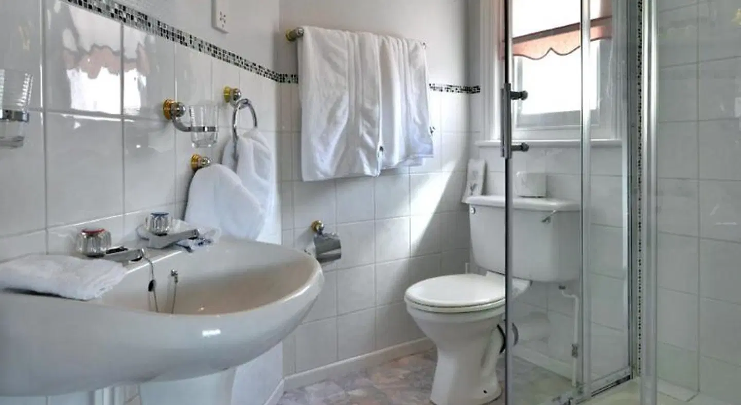 Glendower House - B&B Badezimmer