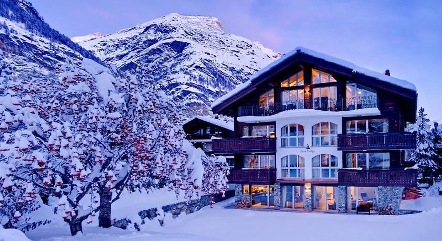 Alex Lodge EXTERIOR