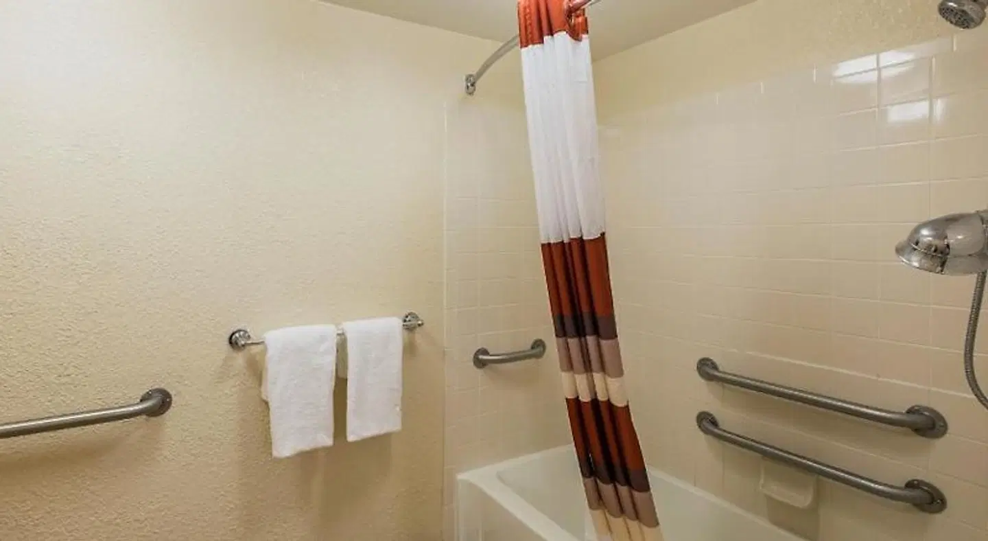 Red Roof Inn Indianapolis South Badezimmer