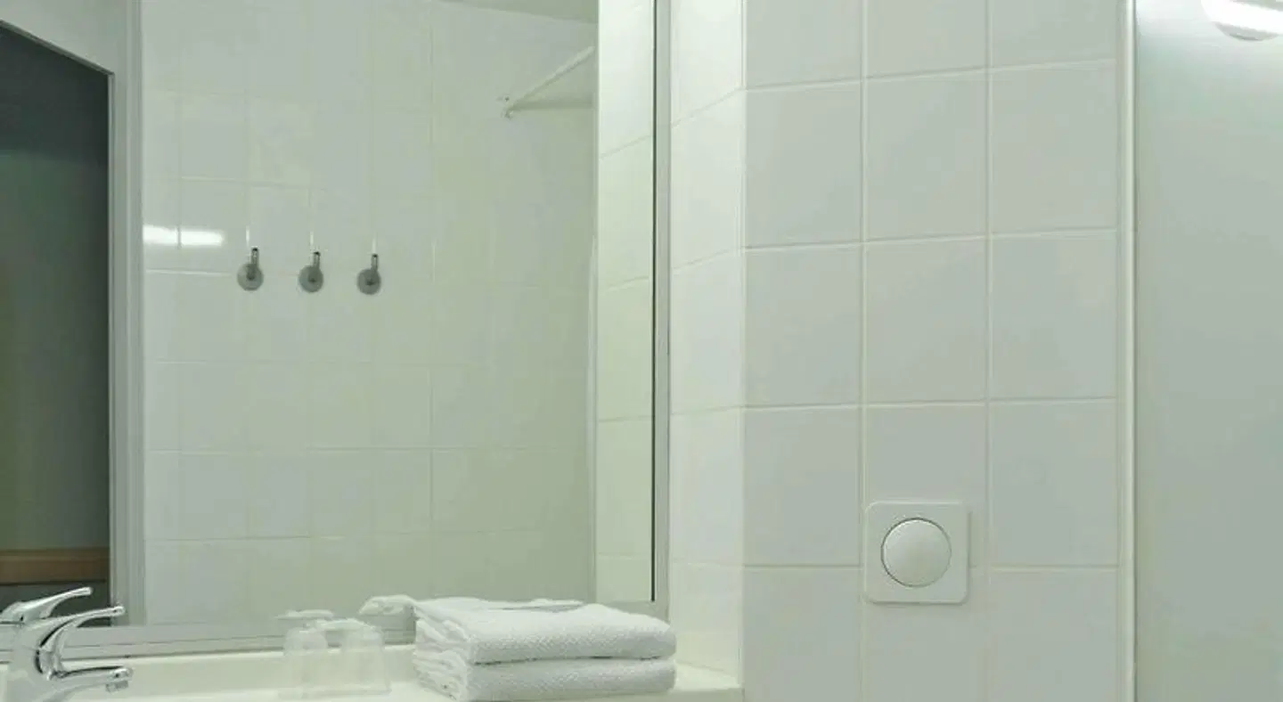 ibis budget Bollène Badezimmer