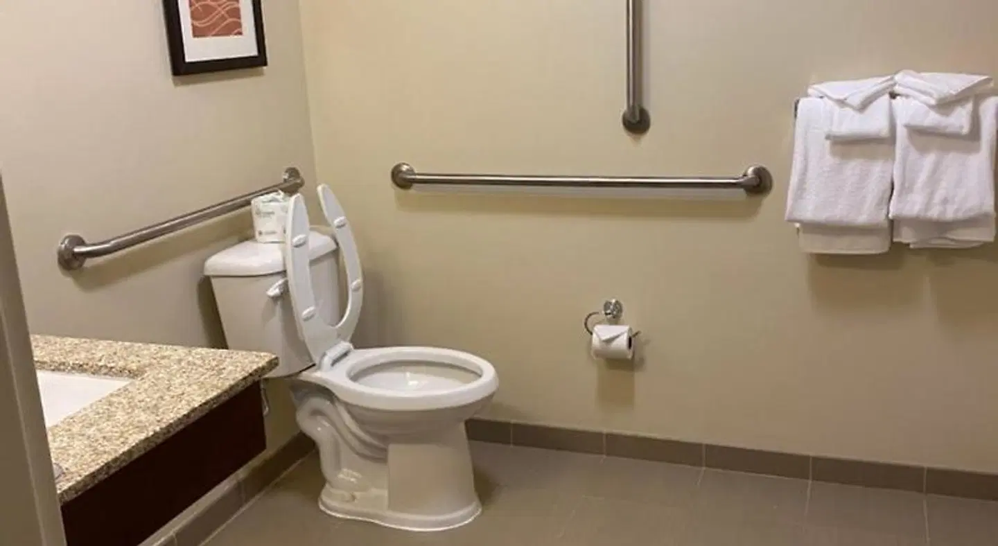 Comfort Inn & Suites Badezimmer