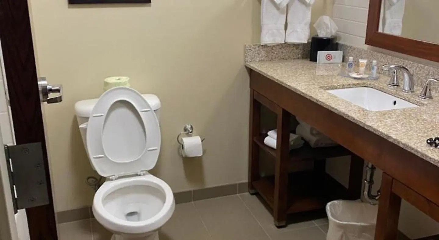 Comfort Inn & Suites Badezimmer