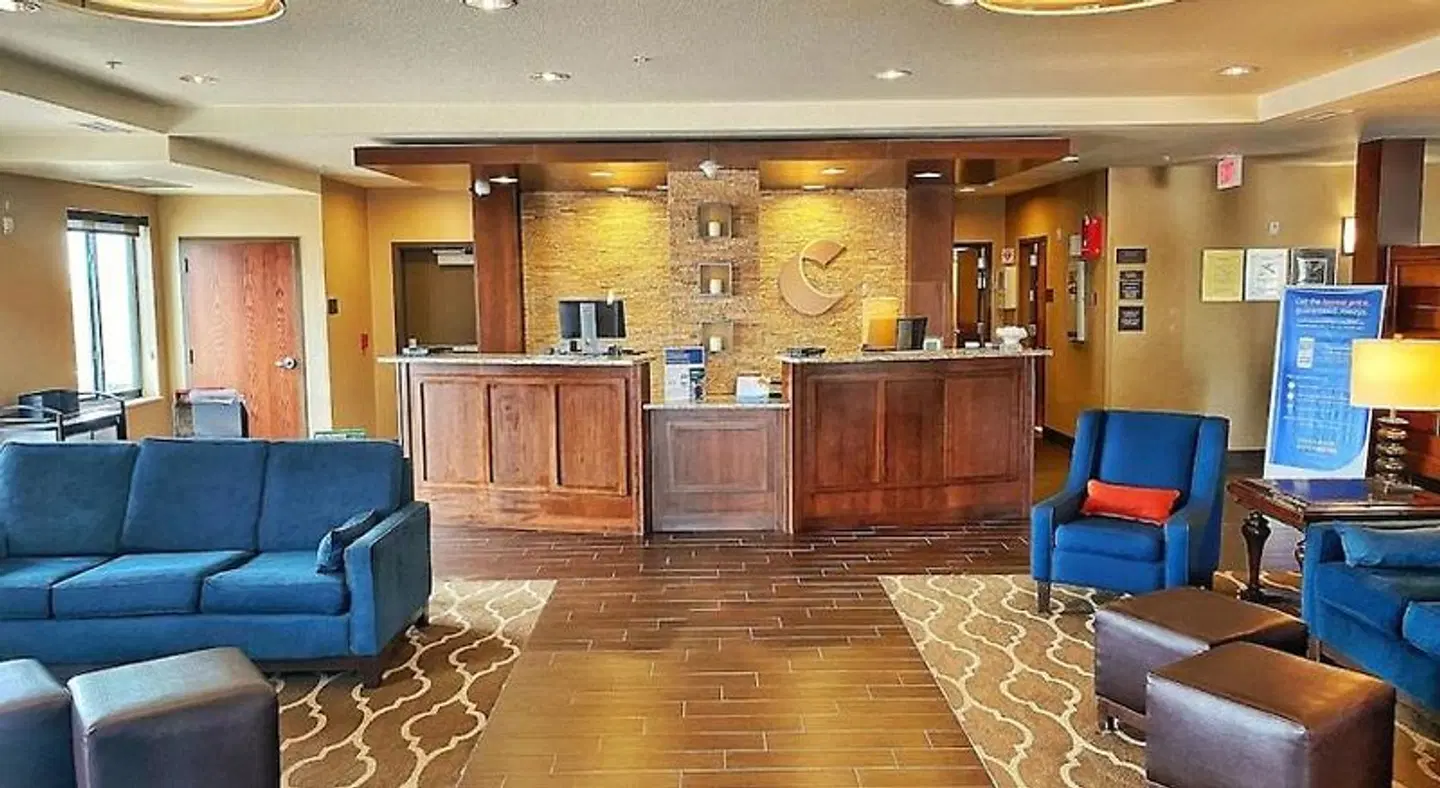 Comfort Inn & Suites LOUNGE_LOBBY
