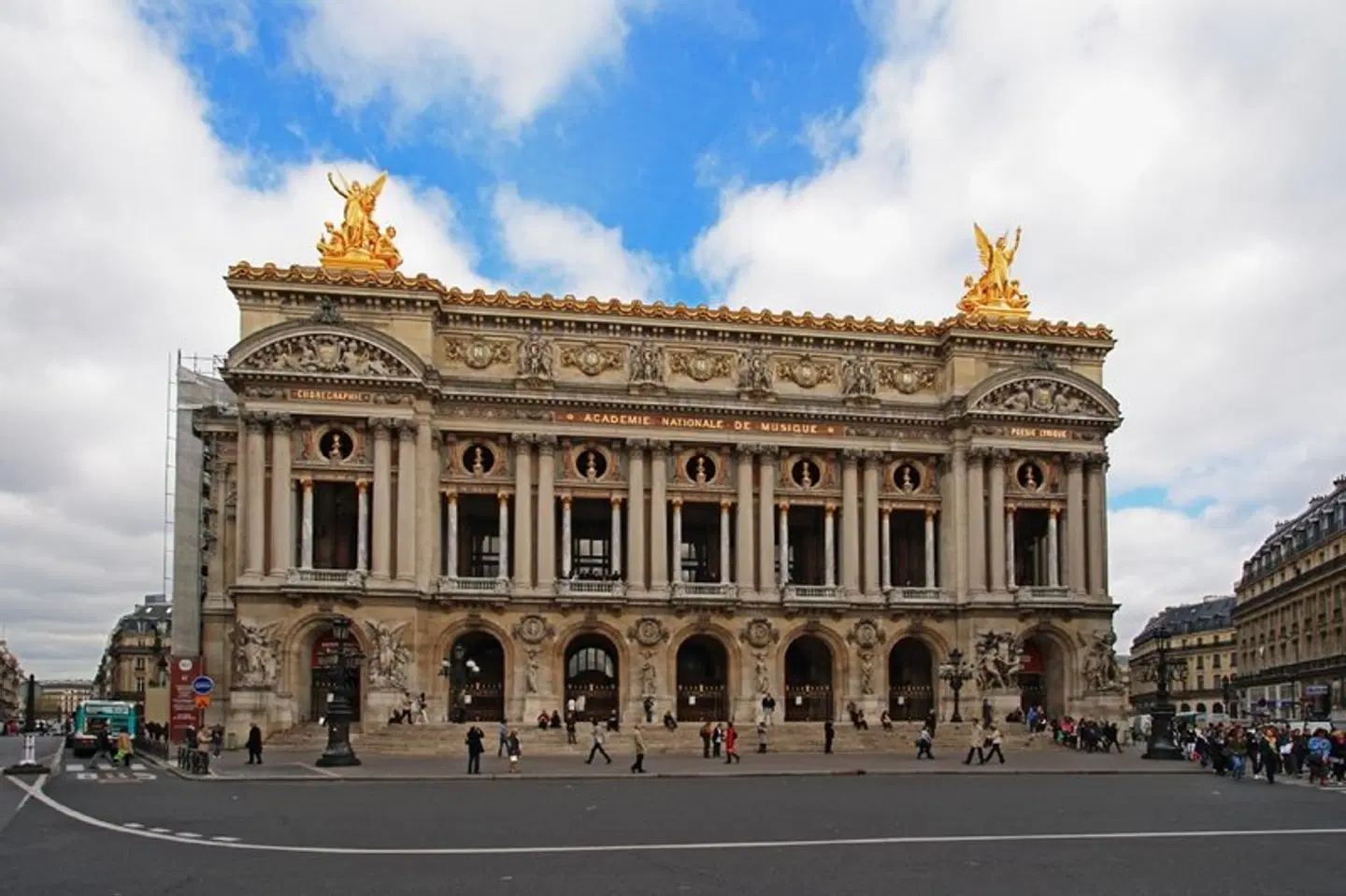 Meslay Republique EXTERIOR