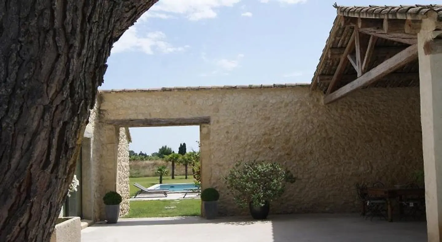 Mas en pierres dans le Luberon EXTERIOR