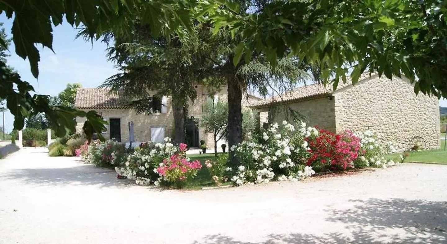 Mas en pierres dans le Luberon EXTERIOR