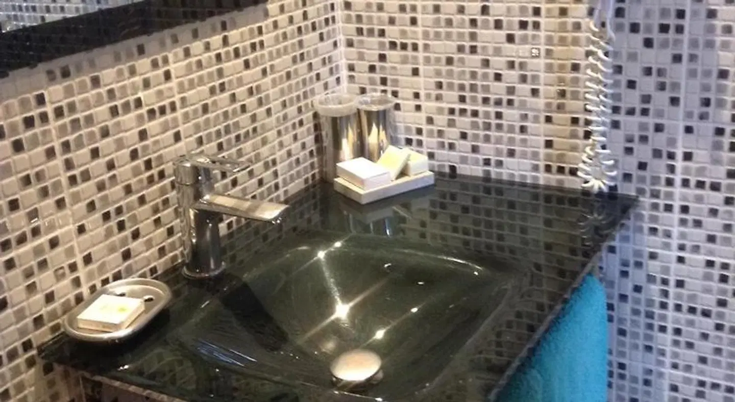 Hostellerie de la Tour Badezimmer