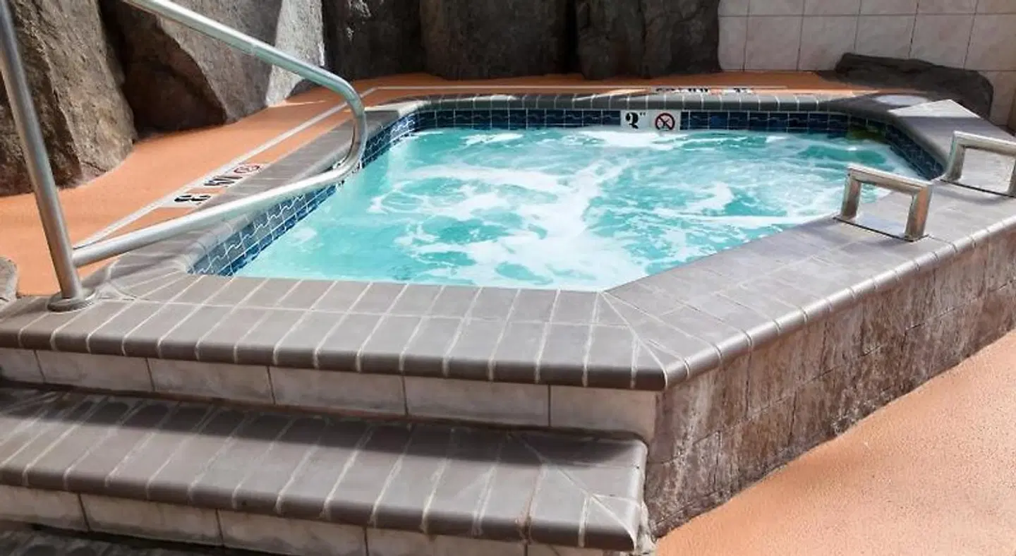 Holiday Inn Express & Suites Richland by IHG OUTDOOR_POOL