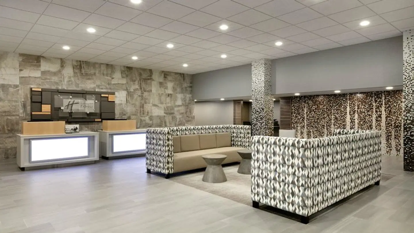 Holiday Inn Express Williamsbrg Busch Gardens Area by IHG LOUNGE_LOBBY