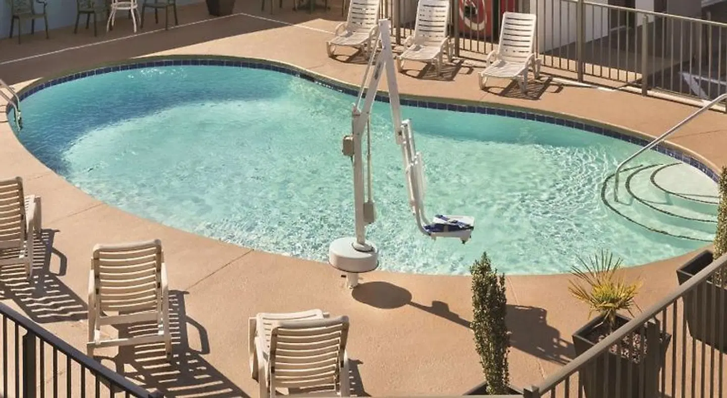 Best Western Inn OUTDOOR_POOL