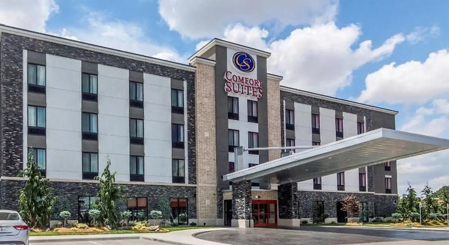 Comfort Suites Meridian and I-40 EXTERIOR
