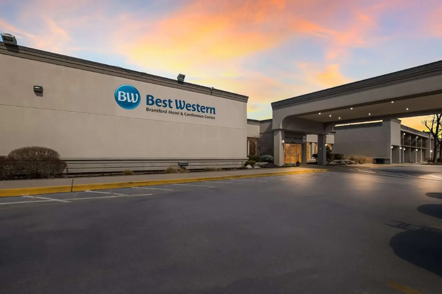 Best Western Plus Brant Park Inn & Conference Centre EXTERIOR