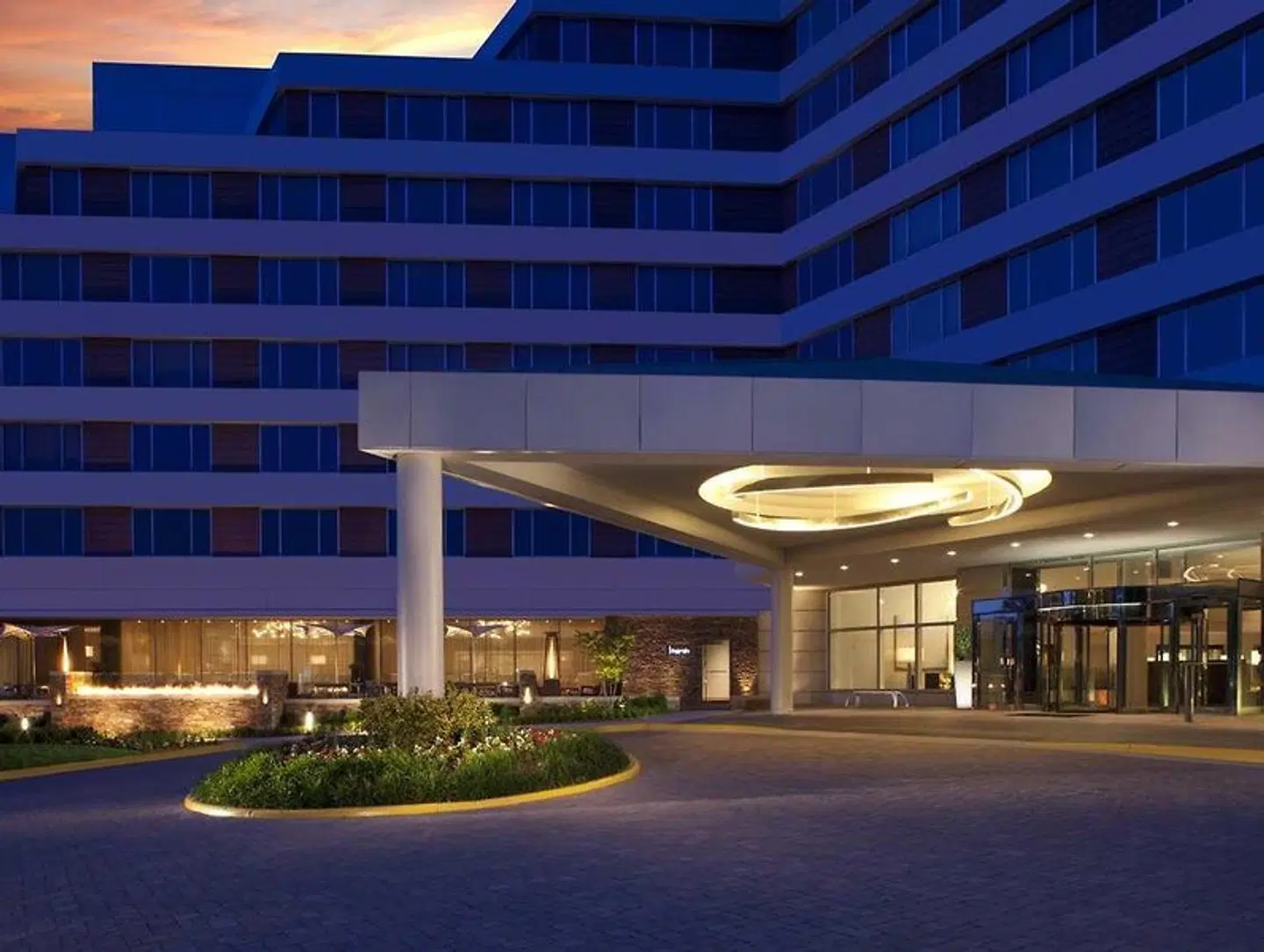 Hilton McLean Tysons Corner EXTERIOR