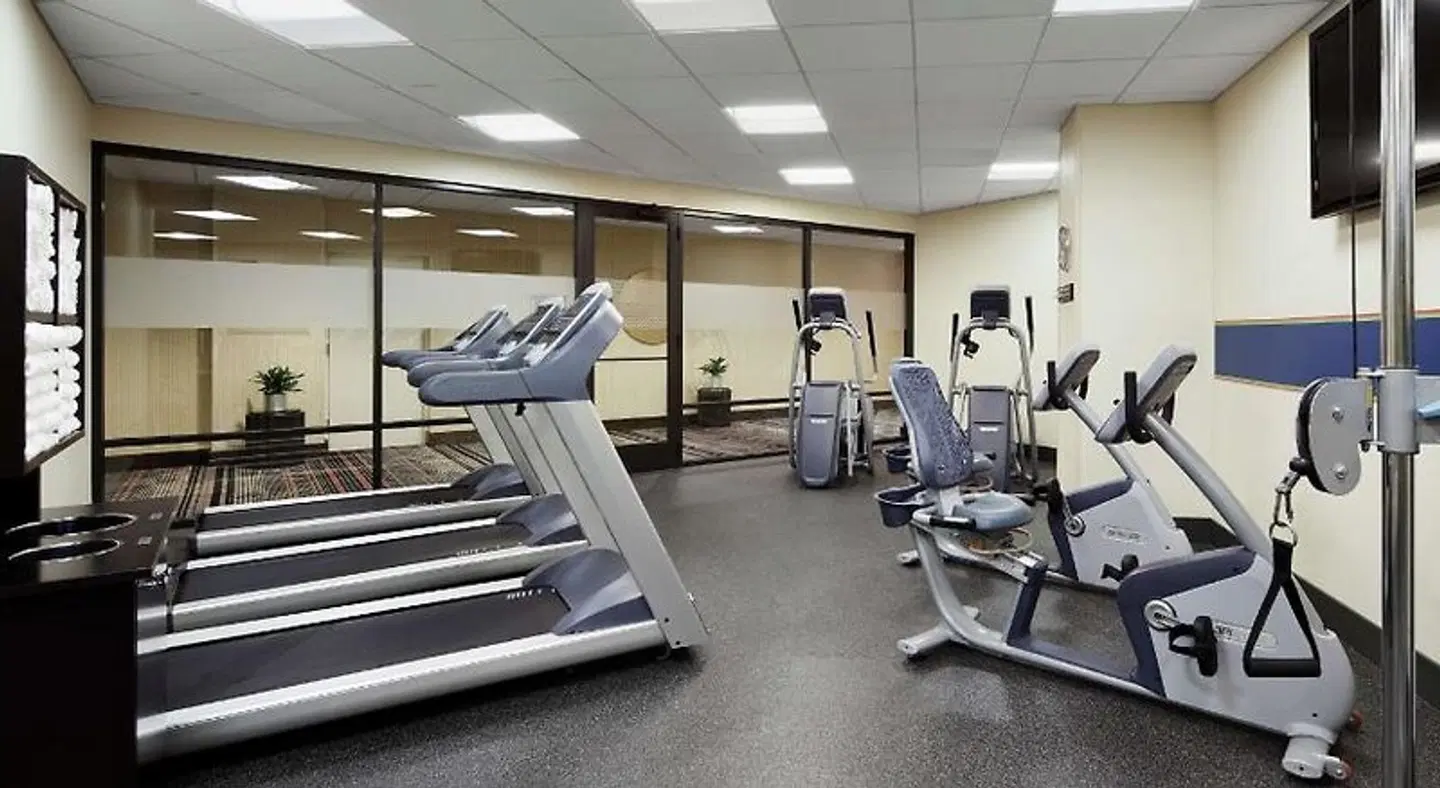 Hampton Inn & Suites Chicago/Mt. Prospect SPORTS_AND_LEISURE